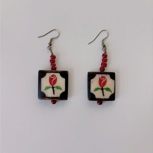 Earrings with rose detail